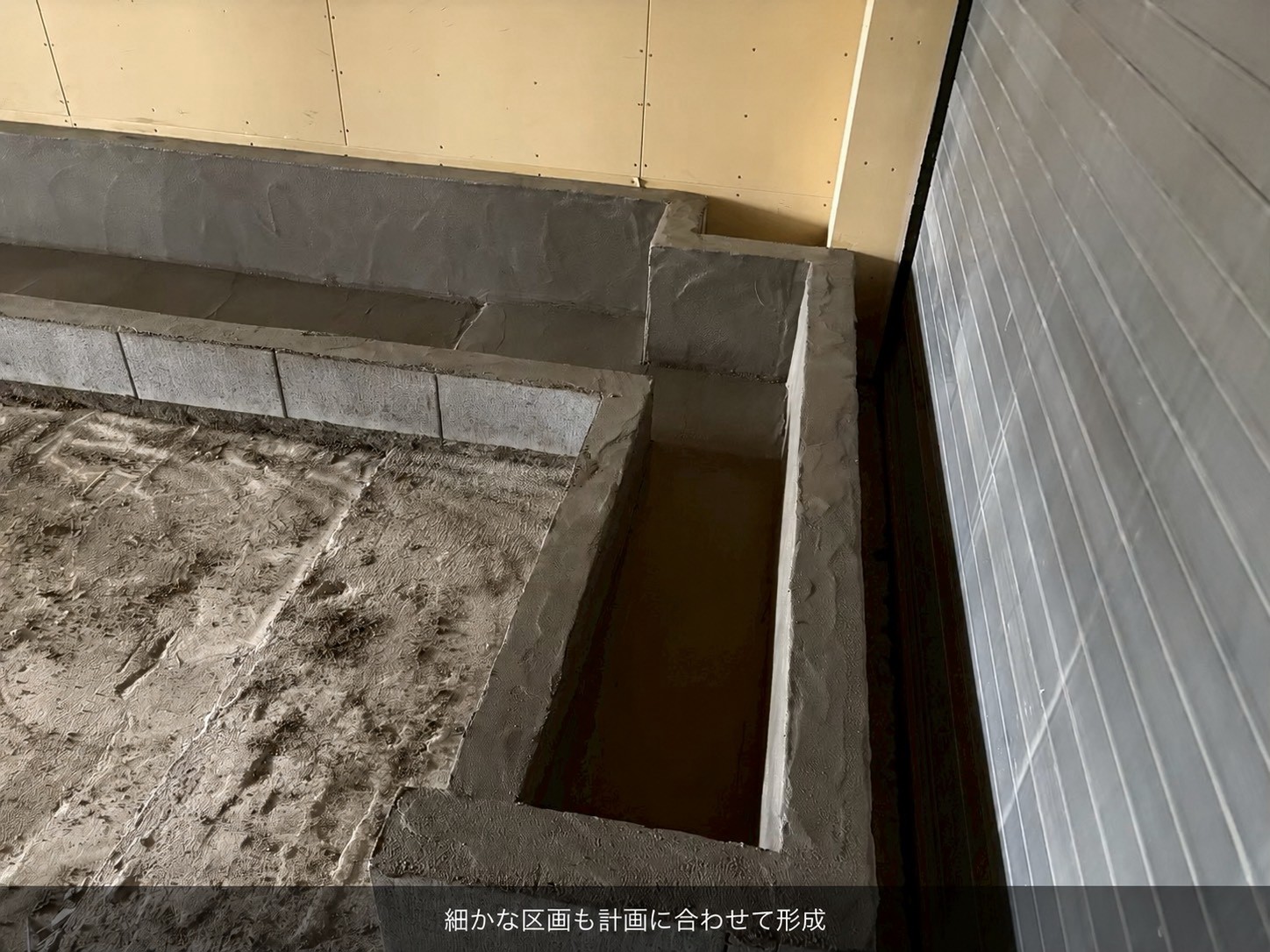 店舗厨房の細かな区画をブロックで形成した下地工事